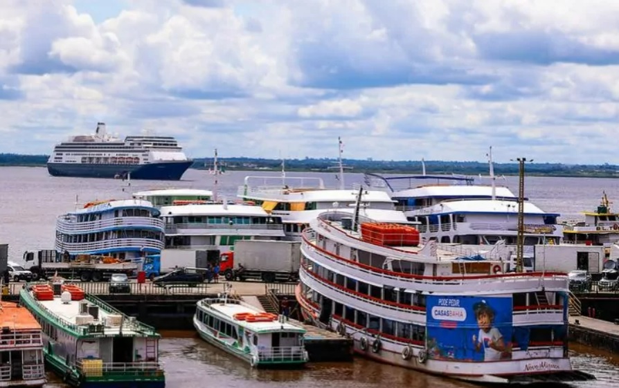 Ajudante de carga desaparece após cair nas águas do rio Negro no Porto de Manaus