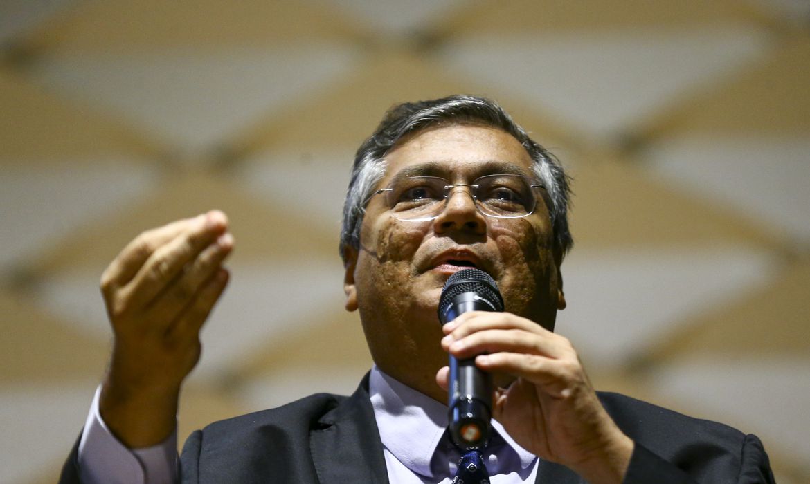 Pode ter levado militares a incorrer em erros e até crimes, diz Dino