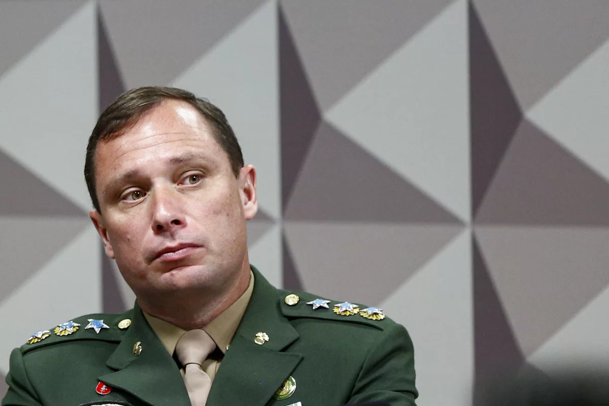 Mauro Cid Perderá as funções militares