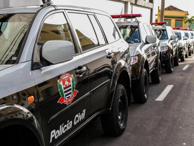 Homem é preso suspeito de esfaquear ex na frente do filho