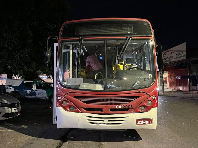 Ônibus da linha 676 é alvo de assalto em Manaus