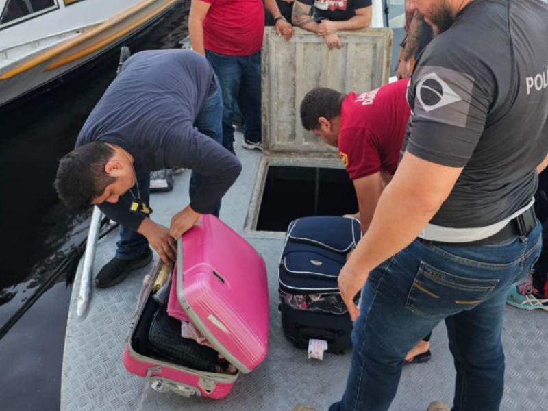 Polícia prende 'mula' com drogas na Balsa Amarela de Manaus