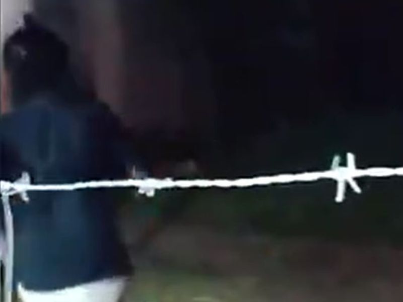 Mulher afirma ter visto 'capiroto' no espelho e fica apavorada