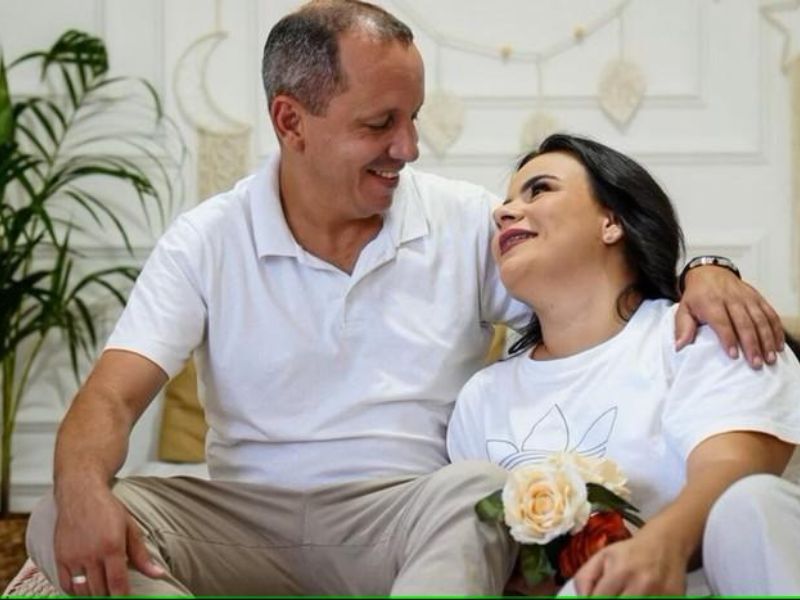 Homem mata a própria esposa com 17 facadas