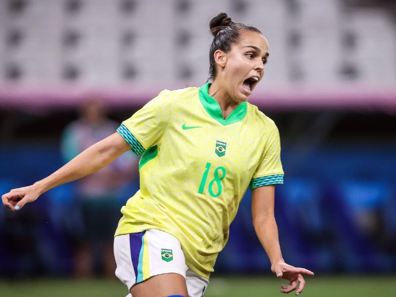 Brasil dá show, vence a Espanha e vai para final
