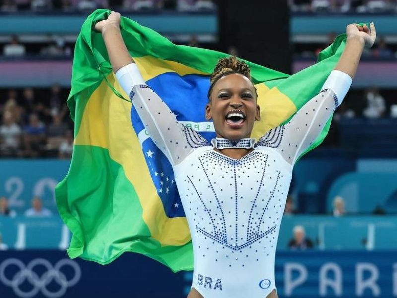 Rebeca Andrade brilha novamente e conquista medalha de prata no salto