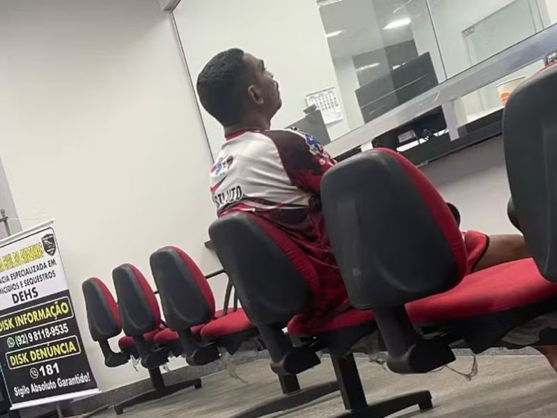 Homem flagrado com avô morto em cadeira de rodas é preso