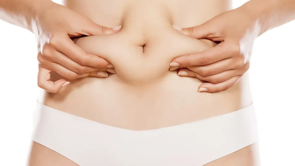 Mães recorrem a cirurgia plástica de corpo todo após gestação; veja riscos do
