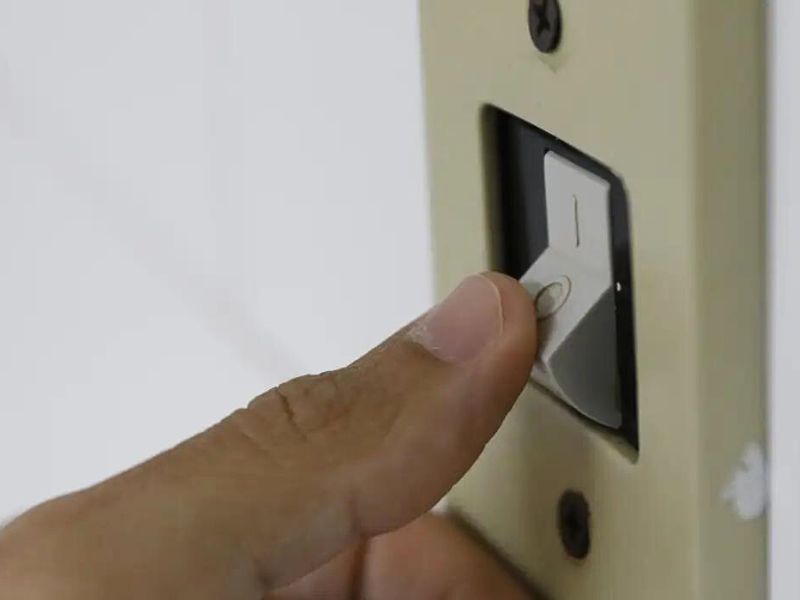 Setembro continua com conta de luz mais cara e bandeira vermelha