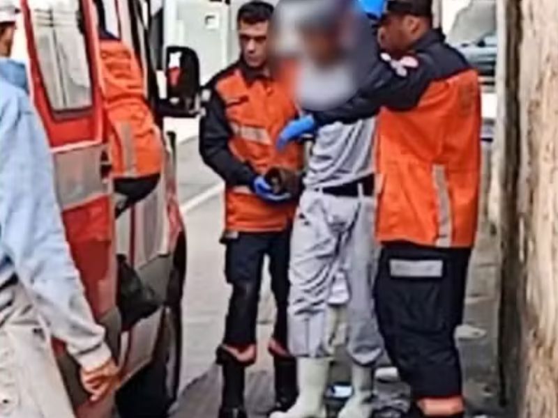 Açougueiro tem mão triturada por máquina de moer carne durante expediente