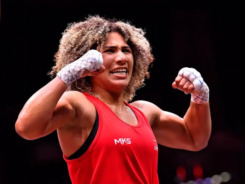 Brasileira Rebeca Lima é campeã mundial de box em Liverpool