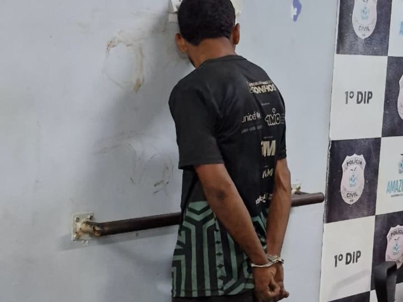 Homem com mandado de prisão por roubo é preso no Centro de Manaus