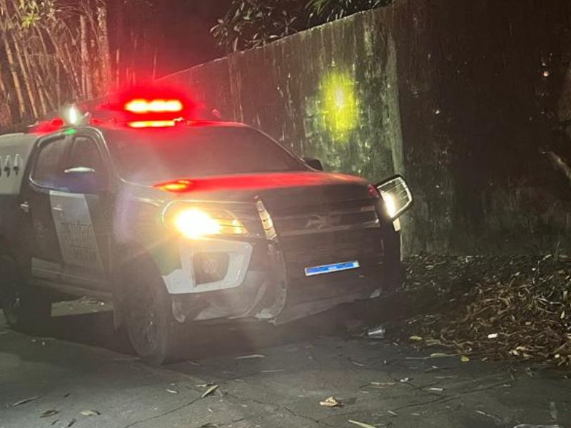 Homem é preso após esfaquear namorado por ciúmes em Manaus