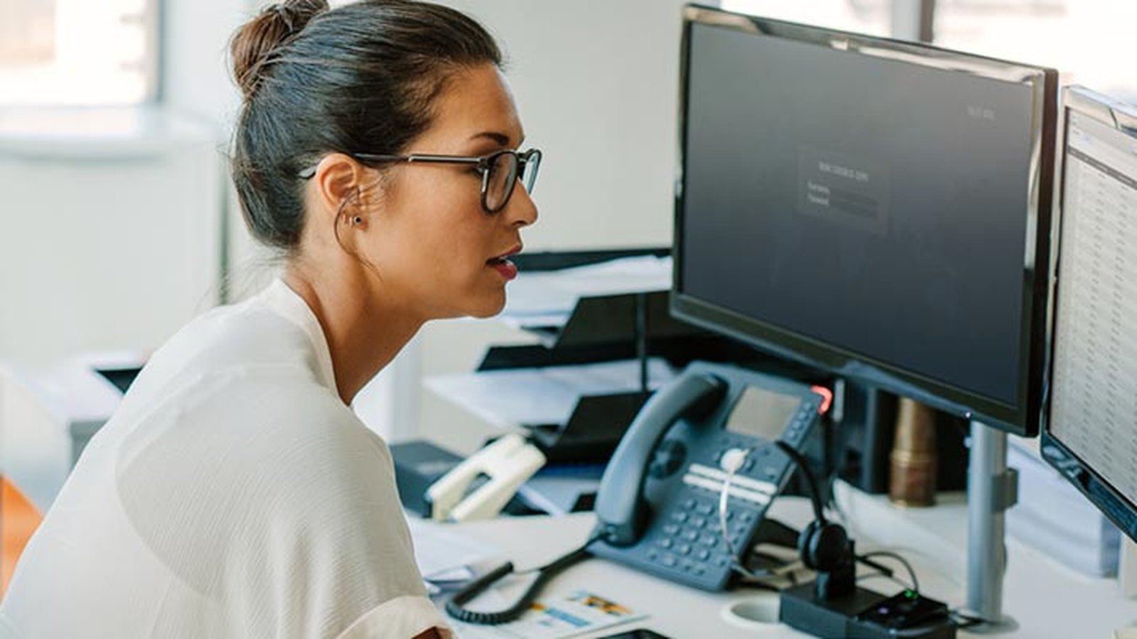 Monitores baratos para segunda tela: confira opções a partir de R$199