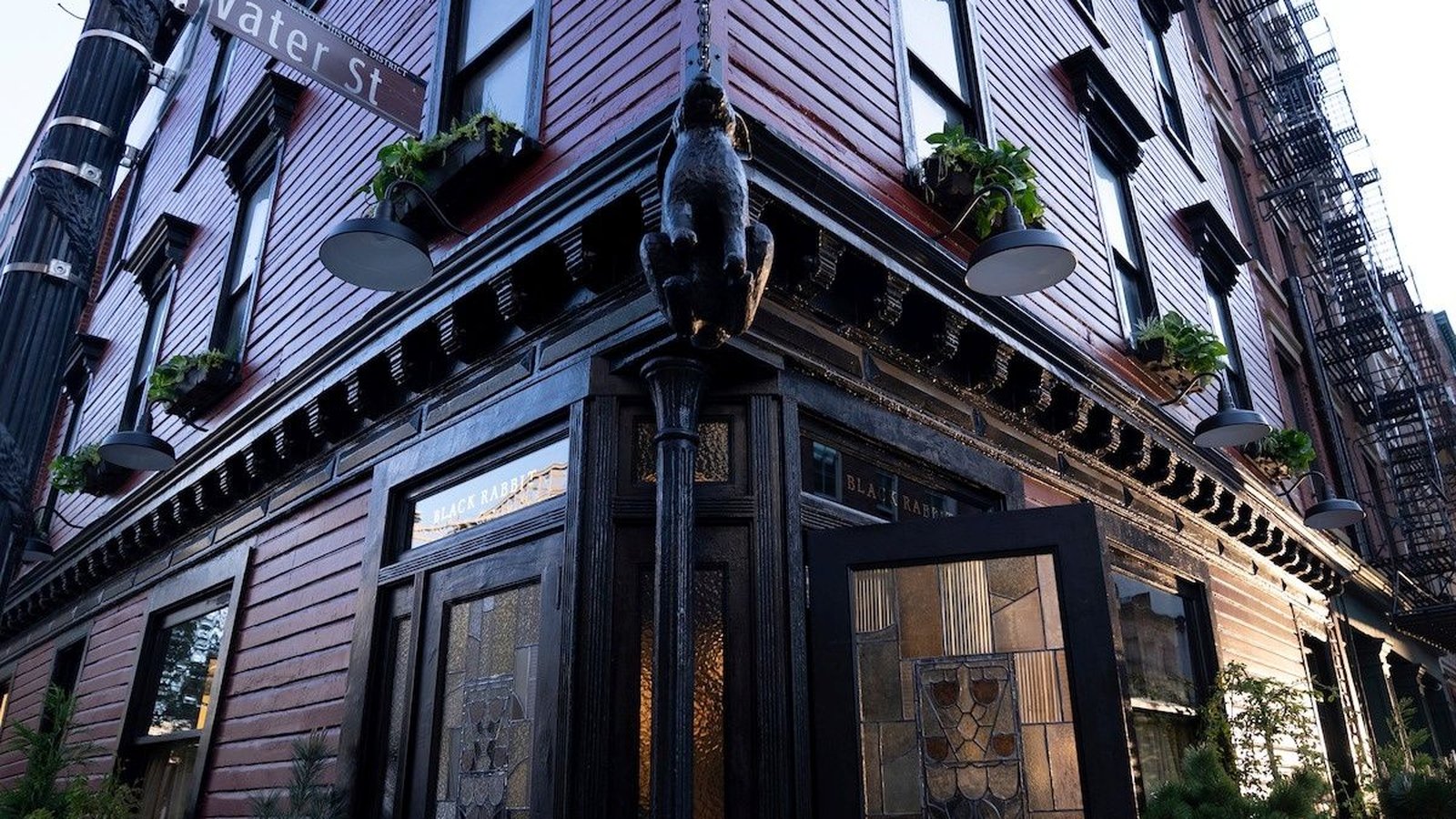 O restaurante da série Black Rabbit existe? Conheça o local