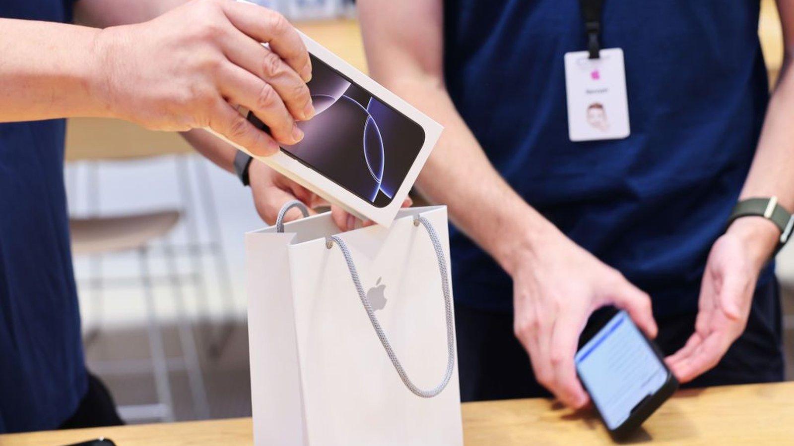 Prejuízo de R$ 12 mil: brasileiro compra iPhones no Paraguai e recebe pedras