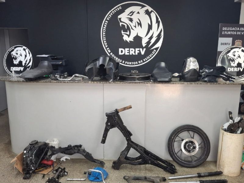 a rota de uma moto furtada que levou à prisão de suspeitos no AM